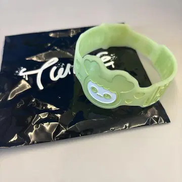 TWICE 긴자 팝업 This is for 러버 밴드