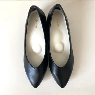 AcureZ 펌프스 아몬드 토 V컷 일본제 블랙 23cm