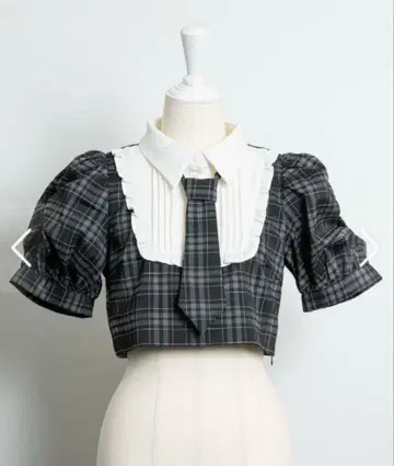 미사용 새상품 pium 넥타이 스퀘어 프릴 상의 블랙 체크