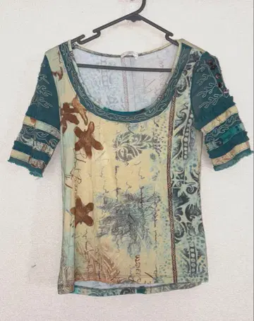 SHIRT PASSION 셔츠 패션 티셔츠 이소재 절개 꽃무늬 y2k