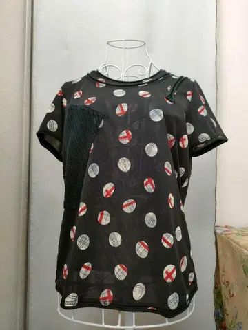 t.b 티비 테레사 반 뷰렌 블랙 티셔츠