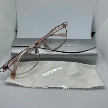 Charmant Line Art Excellence