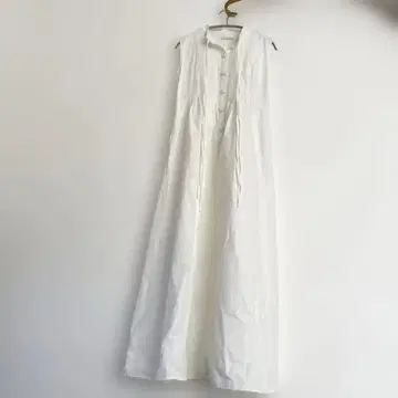 LINKABLE 슬리브리스 맥시 길이 원피스 화이트