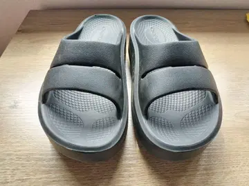 Oofos 블랙 샌들