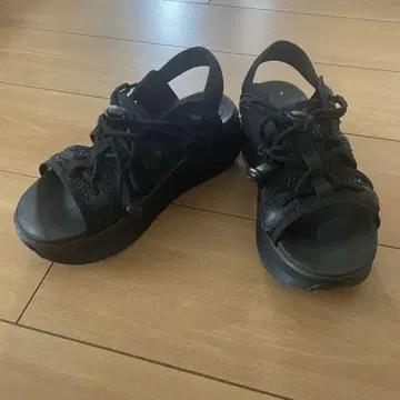 블랙 통굽 스포츠 샌들 조정 가능