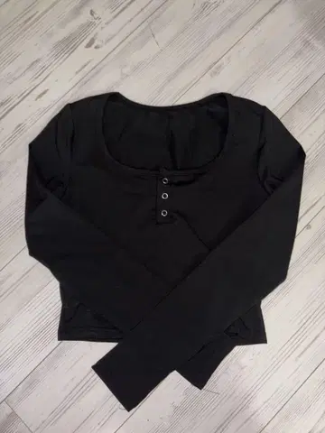 블랙 긴팔 티셔츠 버튼