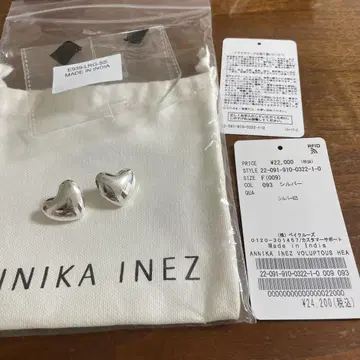 새상품 ANNIKA INEZ 볼루프타스 하트 귀걸이 실버 하트 귀걸이