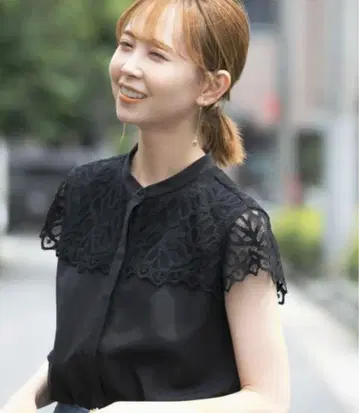 어반 리서치 로쏘 워셔블 요크 레이스 블라우스