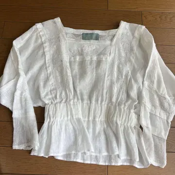MOI 화이트 린넨 셔츠 프릴 장식