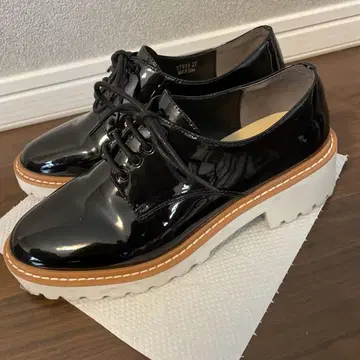 오데뜨 앤 오딜 에나멜 로퍼 22cm