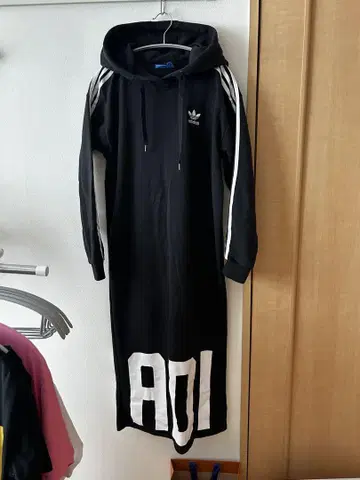 아디다스 후드 부착 롱 맨투맨 블랙