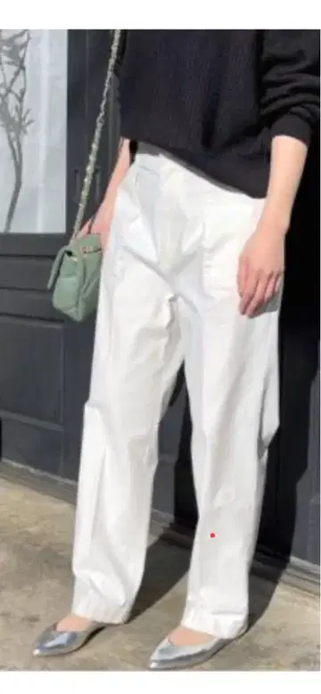 카고 팬츠 화이트 앞뒤 포켓 4개 부착