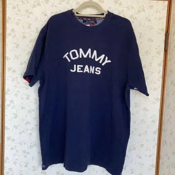 TOMMY JEANS 네이비 티셔츠