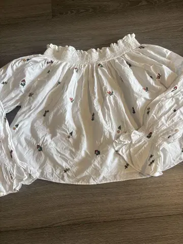 자라 자라 꽃 자수 오프숄더 블라우스