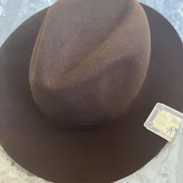 THE NEW YORK HAT CO. 브라운 햇 트래블러