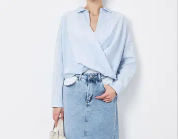 아르모와르 카프리스 셔츠 블라우스 현행 모델 택 없음 시착만 한 상품