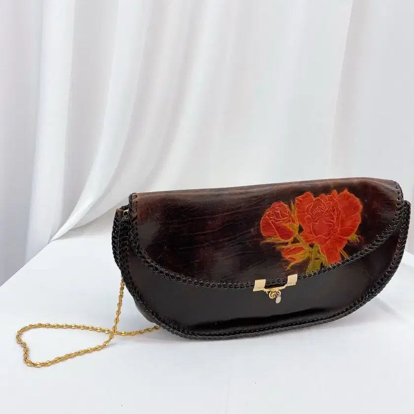 Rose Chain Leather Handbag on Bunjang Global Site.