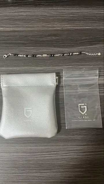 GARNI Pebble Bracelet BLACK 숏 완판템