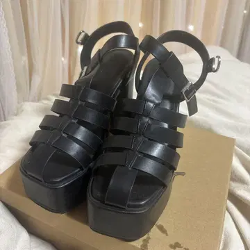 GYDA 블랙 플랫폼 샌들 L 사이즈