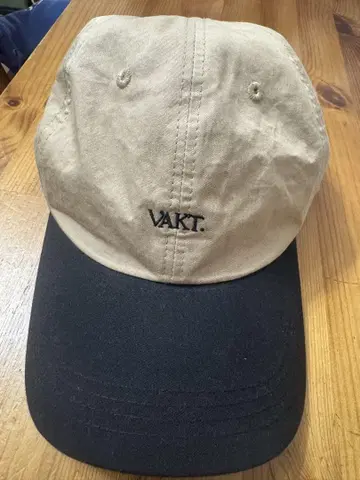 VAKT.