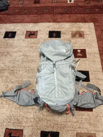 The North Face BANCHEE35 그레이 백팩