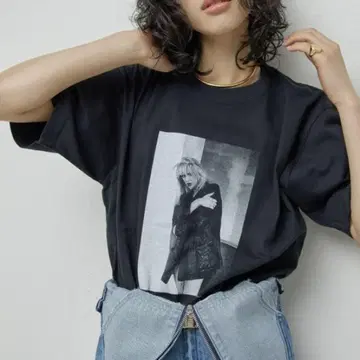 새상품 개럴개런트 코트니 사진 티셔츠 블랙