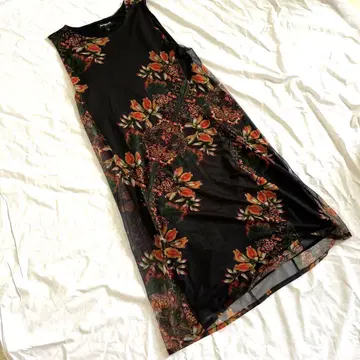 새상품급 Desigual 꽃무늬 슬리브리스 원피스 S 블랙 플로럴