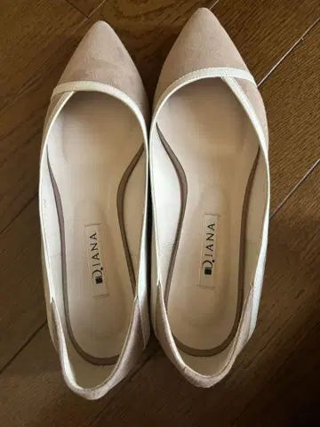 DIANA 베이지 스틸레토 플랫슈즈 24cm