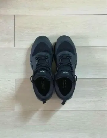 마가렛 호웰 미즈노 고어텍스