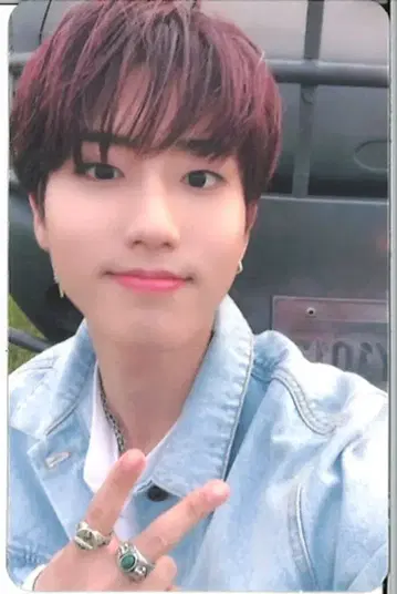 StrayKids HAN YELLOW WOOD 외부 셀카