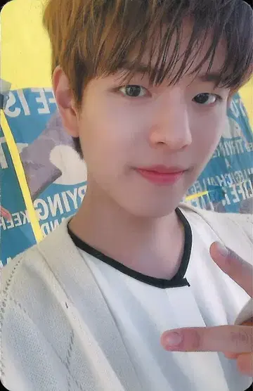 StrayKids Seungmin YELLOW WOOD 외부 셀카