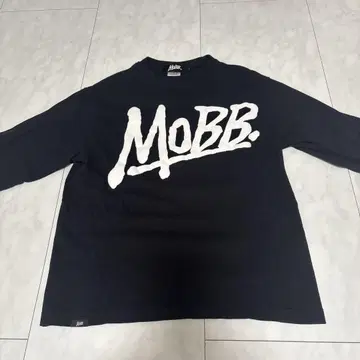 MOBB 블랙 긴팔 티셔츠