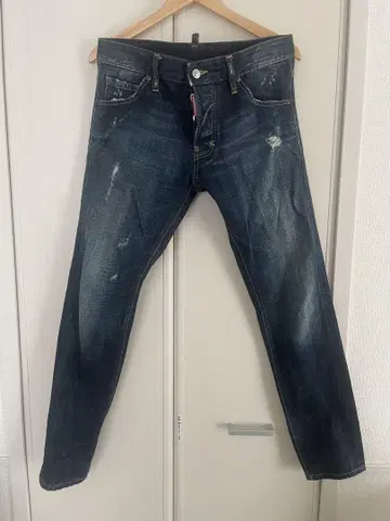 디스퀘어드 데미지 가공 슬림 핏 데님