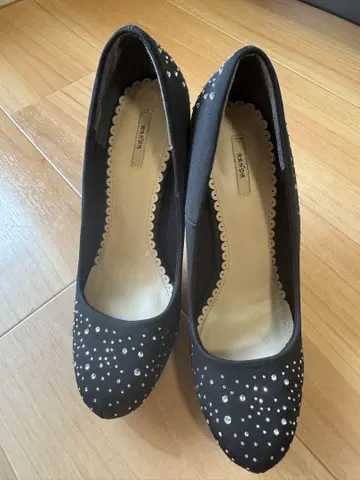 RANDA 스톤 장식 블랙 하이힐 펌프스 23cm