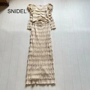 SNIDEL 디자인 니트 원피스 아이보리