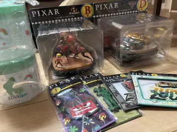 PIXAR 피규어 2개 세트 Mr. 인크레더블 카즈 덤 포함