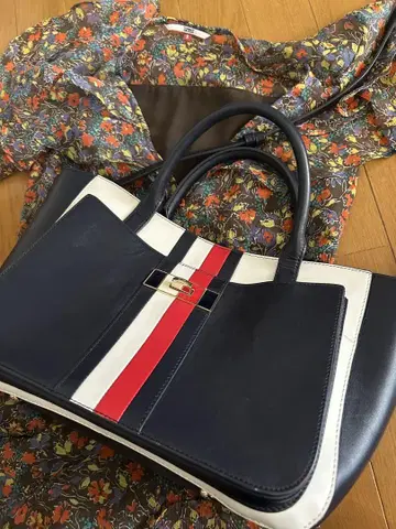TOMY HILFIGER 네이비 스트라이프 핸드백