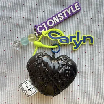 CARLYN 하트 참 키링 블랙