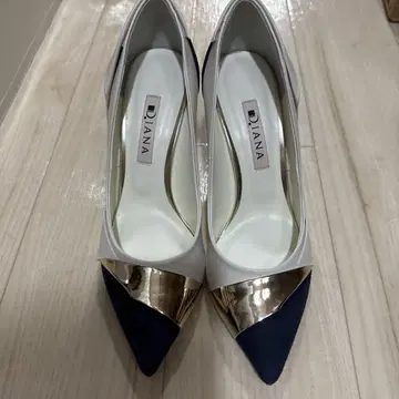DIANA 화이트 네이비 하이힐