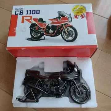 혼다 CB 1100 R 메탈릭 블랙 1/12 스케일