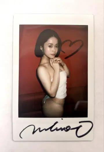 MINAHO 씨의 친필 사인 폴라로이드