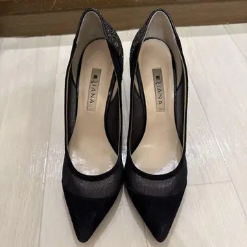 DIANA 블랙 하이힐 펌프스