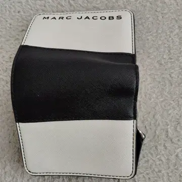 마크제이콥스 MARC JACOBS 접이식 지갑 화이트/블랙