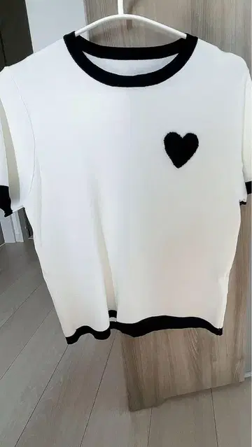 하트 자수 니트 탑 프리 사이즈 화이트