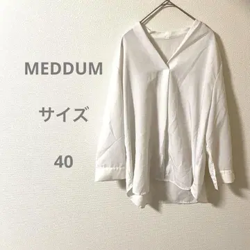 메둠 화이트 V넥 긴팔 셔츠 성인 여성