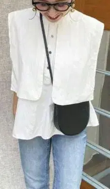 안녕하세요. 선원 스타일 소매 없는 블라우스 베이지색