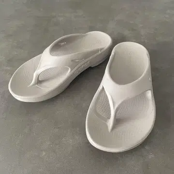 [OOFOS/우포스] OORIGINAL 리커버리 샌들 24cm