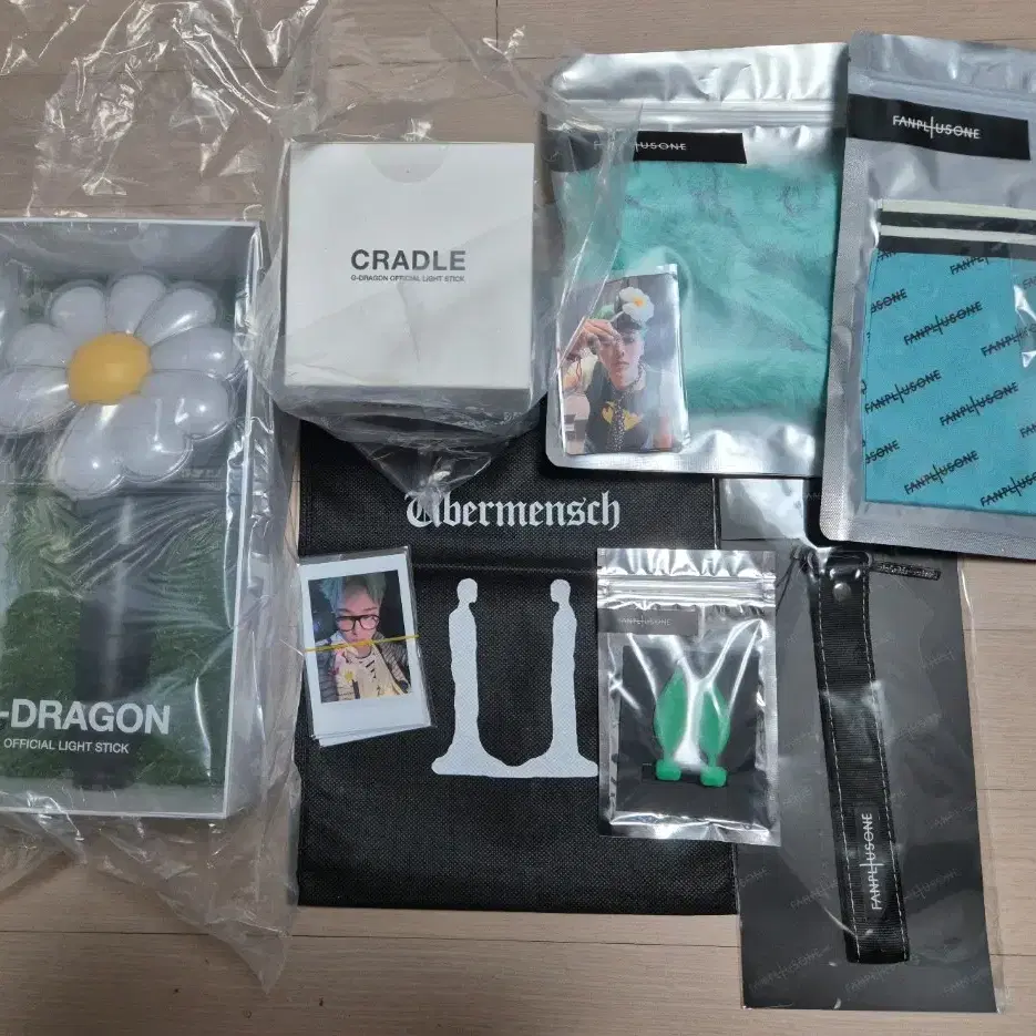 G-DRAGON | 지드래곤 G-dragon Übermensch Keycap Keyring, new