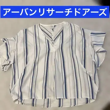 어반 리서치 도어스 화이트와 파랑 스트라이프 V넥 반팔 튜닉