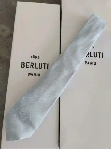시착만 한 상품! 미사용 BERLUTI 색스 블루 넥타이